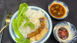 Hướng Dẫn Chi Tiết 2 Cách Làm Hủ Tiếu Khô Chay Ngon Tại Nhà