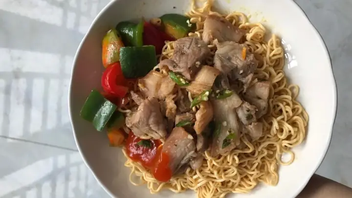 Cách Làm Mì Xào Thịt Heo Thơm Ngon Tại Nhà