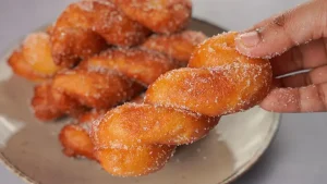 Cách Làm Quẩy Xoắn Ngào Đường Bằng Bột Mì Giòn Rụm Tại Nhà