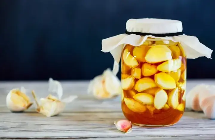 Hướng Dẫn Chi Tiết Cách Làm Rượu Tỏi Mật Ong Tại Nhà