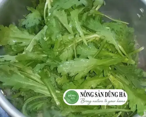 Cách Lặt Rau Cải Cúc Đúng Chuẩn: Bí Quyết Giữ Độ Giòn Và Dinh Dưỡng