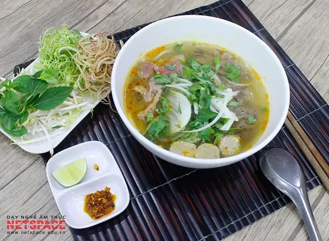 Bí Quyết Cách Nấu Ăn Của Người Huế: Tinh Tế Từng Bước