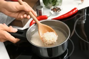 Hướng Dẫn Toàn Diện 6 Cách Nấu Cơm Nát Cho Bé Nhanh Gọn, Giữ Trọn Dưỡng Chất