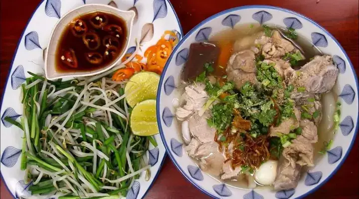 Cách Nấu Bánh Canh Xương Chả Đà Nẵng