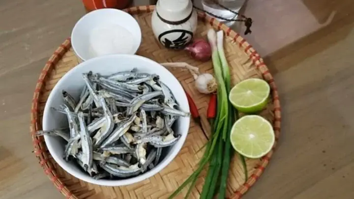 Hướng Dẫn Chi Tiết Cách Nấu Cá Cơm Khô Chua Ngọt Chuẩn Vị
