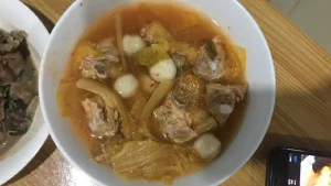 Cách Nấu Canh Sườn Kim Chi Hàn Quốc Chuẩn Vị Tại Nhà
