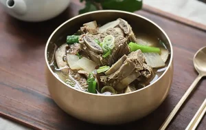 Cách Nấu Canh Xương Bò Kiểu Hàn Quốc