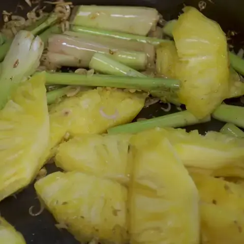 Hướng Dẫn Chi Tiết Cách Nấu Ếch Om Mẻ Thơm Ngon, Đậm Đà