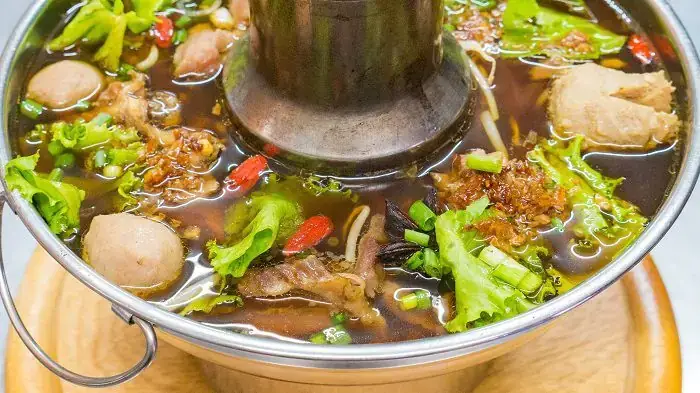 Cách Nấu Lẩu Bò Viên Hột Vịt Lộn Chuẩn Vị Tại Nhà