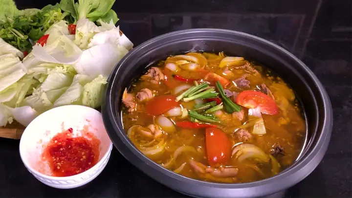Cách Nấu Lẩu Gà Chua Cay Đúng Vị: 3 Công Thức Đơn Giản Tại Nhà