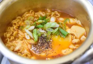 Cách Nấu Mì Hàn Quốc Chuẩn Vị: Hướng Dẫn Từ A Đến Z