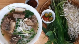 Cách Nấu Phở Sườn Bò Thơm Ngon, Nước Dùng Trong Ngọt Đậm Đà