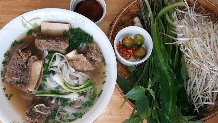 Cách Nấu Phở Sườn Bò Thơm Ngon, Nước Dùng Trong Ngọt Đậm Đà
