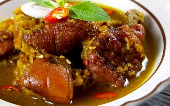 Cách Nấu Rượu Mận Chân Giò Chuẩn Vị Tại Nhà
