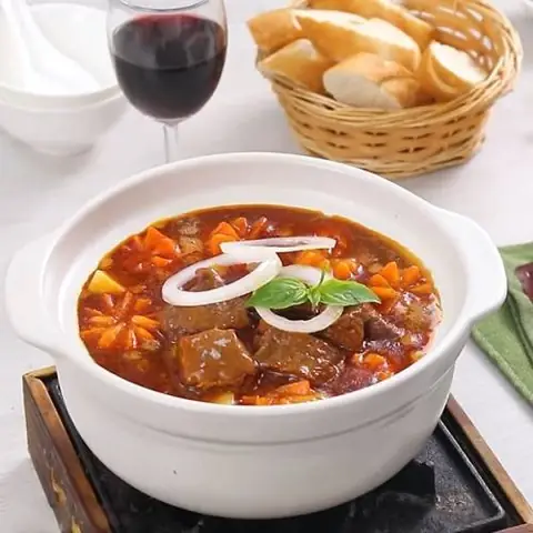 Hướng Dẫn Nấu Sốt Vang Dê Chuẩn Vị: Khử Mùi, Ướp Gia Vị Và Thành Phẩm Hoàn Hảo