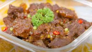 Hướng Dẫn Nấu Thịt Bò Kho Nghệ Chuẩn Vị: 2 Công Thức Đơn Giản