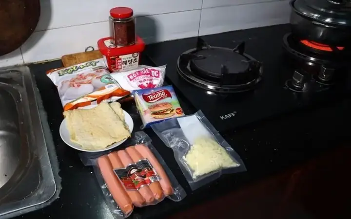 Cách Nấu Tokbokki Phô Mai Gói Thơm Ngon, Béo Ngậy Tại Nhà