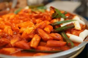 Cách Nấu Tokbokki Với Mì Tôm
