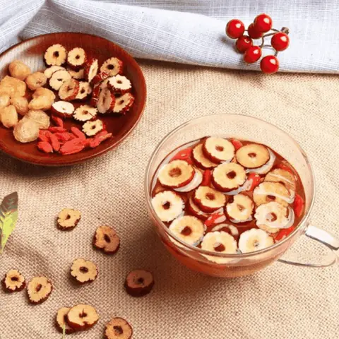 Hướng Dẫn Chi Tiết Cách Nấu Trà Gừng Táo Đỏ Giải Cảm Tại Nhà