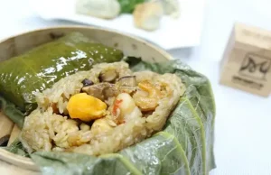 Cách Nấu Xôi Gà Hấp Lá Sen Dẻo Thơm Chuẩn Vị