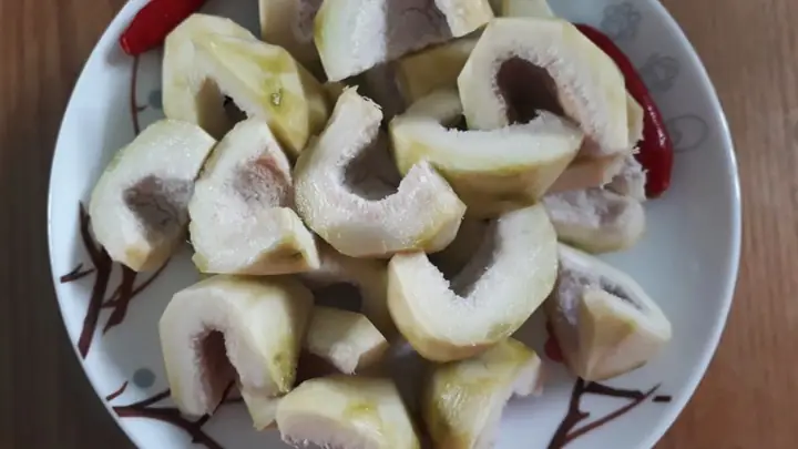 Cách Ngâm Vả Chua Ngọt Chuẩn Vị Huế: Từ Nguyên Liệu Đến Thành Phẩm Hoàn Hảo