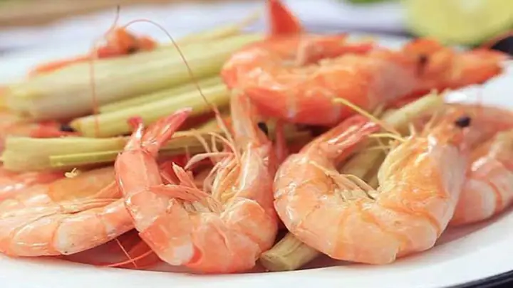 Cách Ướp Tôm Hấp Sả