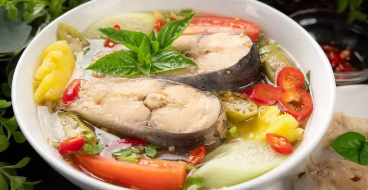 Canh Chua Cá Hú Rau Nhút: Công Thức Hoàn Hảo Cho Ngày Hè