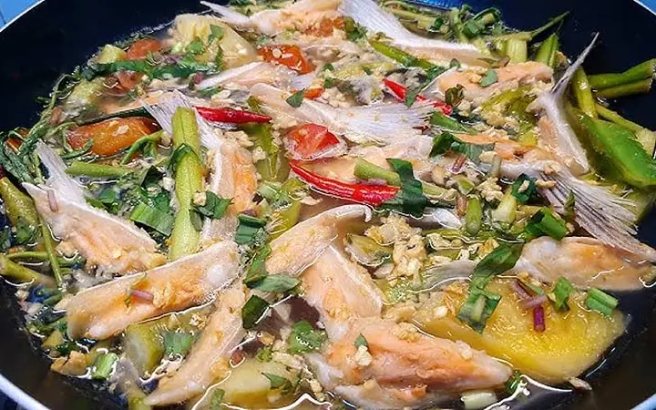 Hướng Dẫn Chi Tiết 3 Cách Nấu Canh Chua Vây Cá Hồi Ngon Thanh Mát, Dễ Làm Tại Nhà