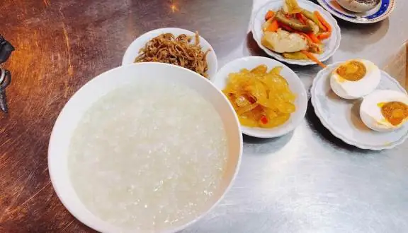 Review Cháo Trắng Nam Quốc Cang: Quán Ăn Đêm Quen Thuộc Ở Trung Tâm Quận 1