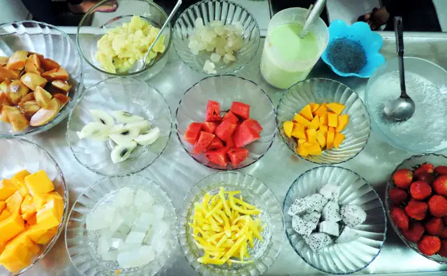 Chè Trái Cây Nha Trang: Cẩm Nang Thưởng Thức Món '10 Trong 1'