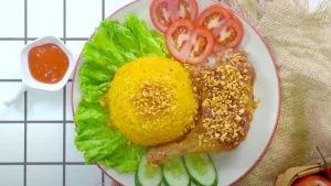 Cơm Gà Chiên Mắm Tỏi: Công Thức Nấu Ăn Đơn Giản Tại Nhà