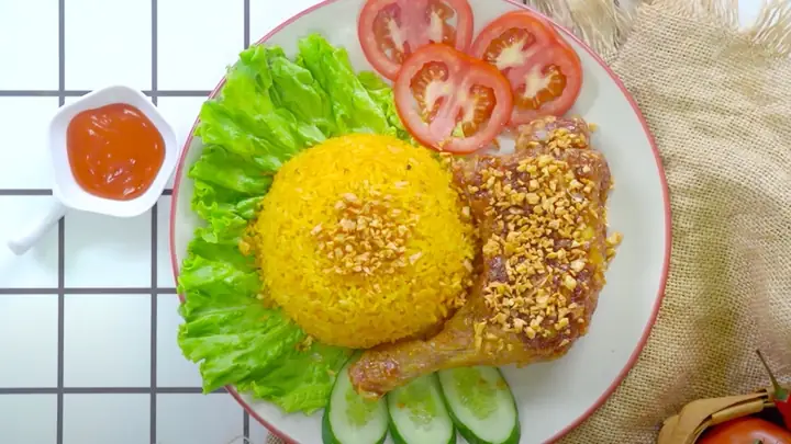 Cơm Gà Chiên Mắm Tỏi: Công Thức Nấu Ăn Đơn Giản Tại Nhà