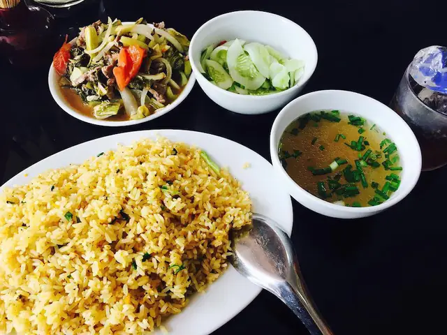 Cách Làm Cơm Rang Dưa Bò Ngon: Bí Quyết Từ Đầu Bếp