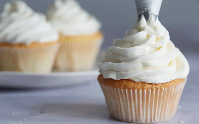 Hướng Dẫn Chi Tiết Cách Làm Bánh Cupcake Kem Tươi Tại Nhà