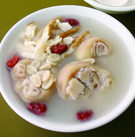 當歸 花生 豬 腳 湯