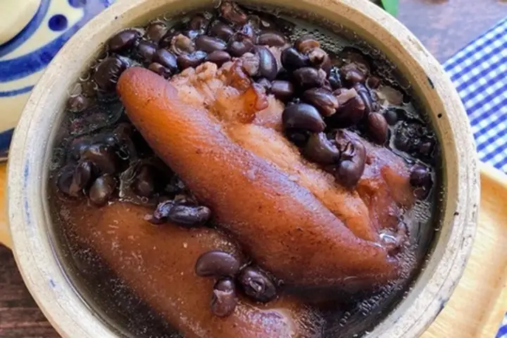 Đậu Đen Hầm Giò Heo