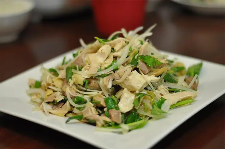 Gà Bóp Muối Rau Răm