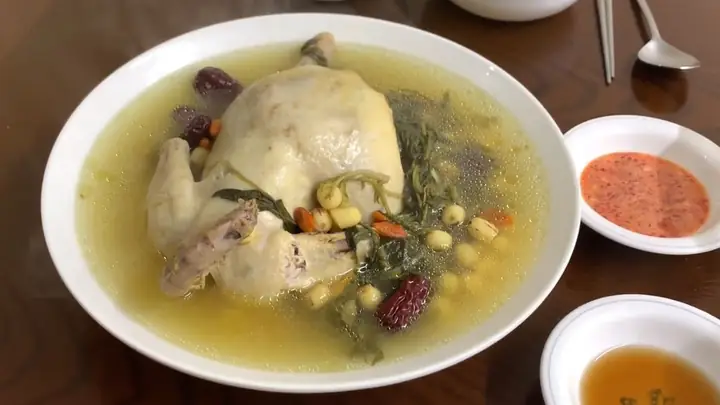 Gà Tần Hạt Sen Ngải Cứu