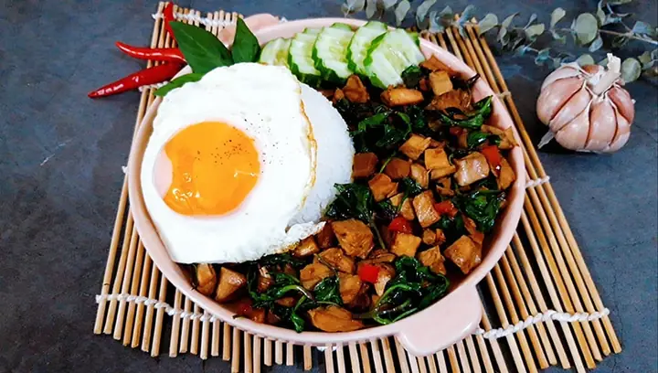 Gà Xào Húng Quế Kiểu Thái Lan: Hướng Dẫn Chi Tiết Từ A Đến Z