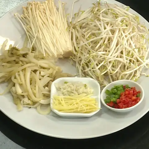 Giá Xào Nấm Kim Châm