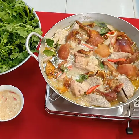 Giò Heo Quay Nấu Chao