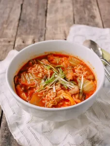 Kim Chi Ăn Với Mì Tôm