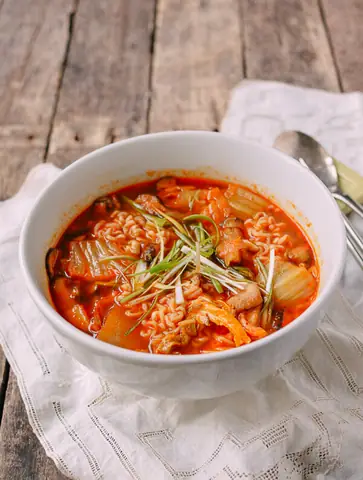 Kim Chi Ăn Với Mì Tôm