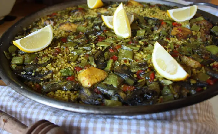 Cách Làm Paella Gà Và Rau Củ Chuẩn Vị Tây Ban Nha