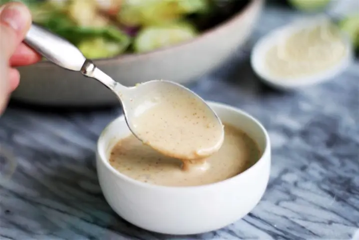 Làm Sốt Sữa Chua Trộn Salad