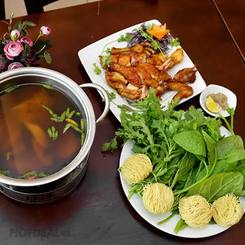 Lẩu Gà Tiềm Ớt Hiểm Ăn Với Rau Gì