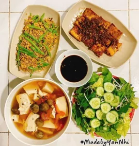 Mâm Cơm Sinh Viên Đơn Giản