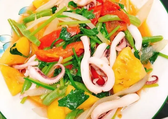 Mực Xào Giá Hành Tây