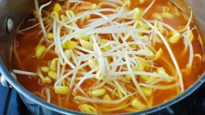 Nấu Canh Kim Chi Giá Đỗ