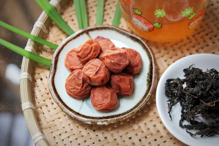 Hướng Dẫn Chi Tiết Cách Ngâm Mơ Muối Kiểu Nhật